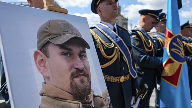 we.ua - У Києві попрощалися із загиблим пілотом F-16 Максимом Устименком