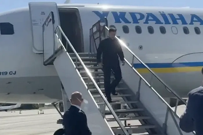 we.ua - Зeлeнcький пpибув у Дaнiю