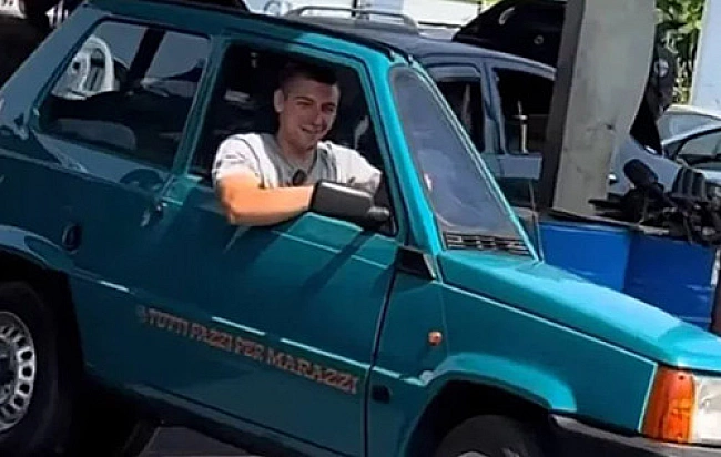 we.ua - В Італії створили найвужчий у світі автомобіль шириною 48 см. ВІДЕО