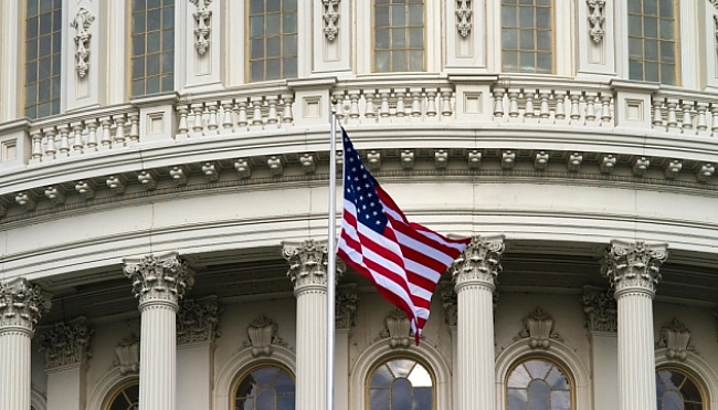 we.ua - Лідер демократів у Конгресі США встановив рекорд за тривалістю виступу в сесійній залі