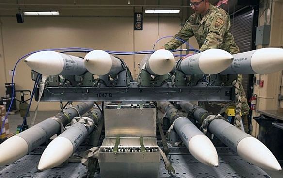 we.ua - США знову зупинили допомогу Україні: що далі