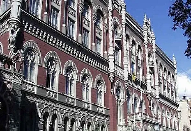 we.ua - НБУ встановив нові курси валют: гривня зміцнилася до долара, але ослабла до євро