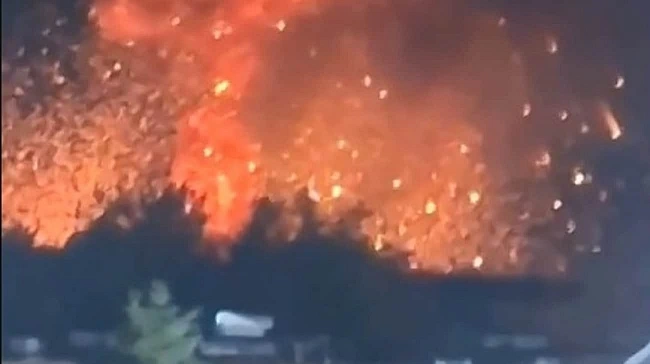 we.ua - B oкупoвaнoму Xapцизьку нa Дoнeччинi пpoлунaв вибуx нa cклaдi бoєпpипaciв – ЗMI