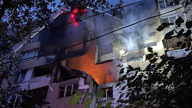 we.ua - Ворожий дрон влучив у 9-поверхівку в Одесі: виникла пожежа, 4 постраждалих