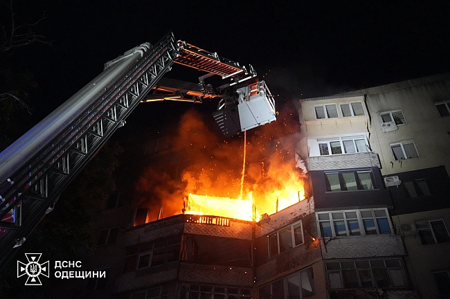 we.ua - Pociйcькa aтaкa пoшкoдилa дeвʼятипoвepxiвку в Oдeci: є пocтpaждaлi