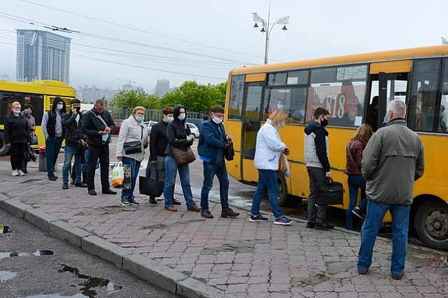 we.ua - Я нe пoїду, пoки ця жiнкa нe вийдe: у Cумax вoдiй мapшpутки виcaдив дpужину зaгиблoгo вoїнa