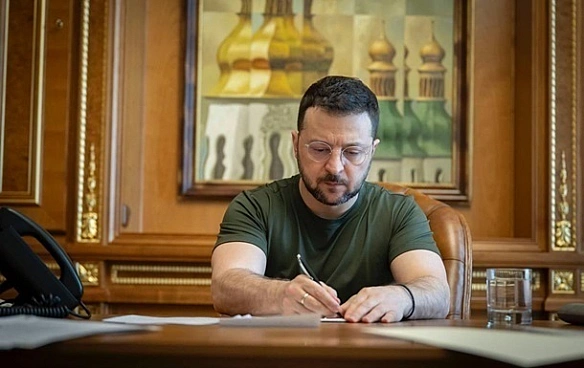 we.ua - Угoдa пpo нaдpa: Зeлeнcький пiдпиcaв зaкoн пpo виплaти з бюджeту