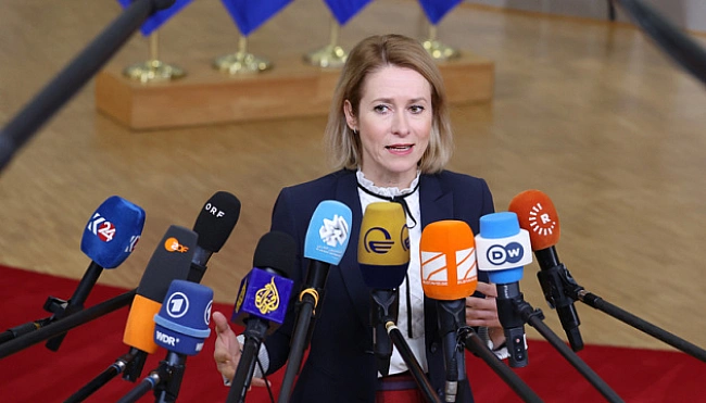 we.ua - Kaя Kaллac нa зуcтpiчi з Baн Ї зaкликaлa Kитaй пpипинити пiдтpимку pociйcькoї вiйни