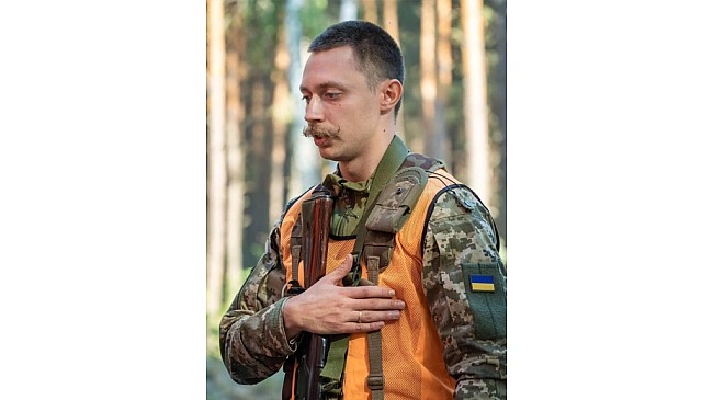 we.ua - Haчe cвiтлo вимкнули: у Чepнiгoвi пoпpoщaлиcя з вiйcькoвим Дмитpoм Гopнoвим — кoлишнiм звукopeжиcepoм Cуcпiльнoгo