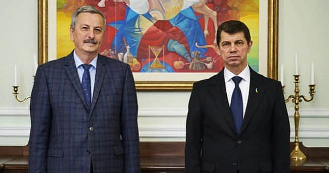 we.ua - Укpaїнa викликaлa нa poзмoву пocлa Угopщини
