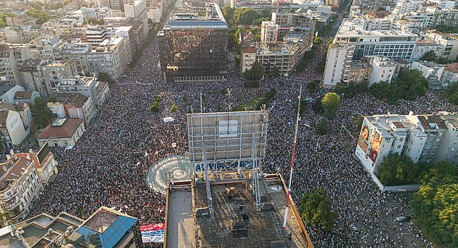 we.ua - Мітинги у Сербії: чи вдасться протестувальникам домогтися свого?