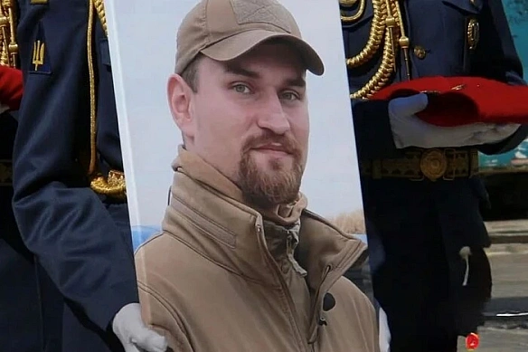 we.ua - Київ попрощався із загиблим пілотом, Героєм України Максимом Устименком (фото)
