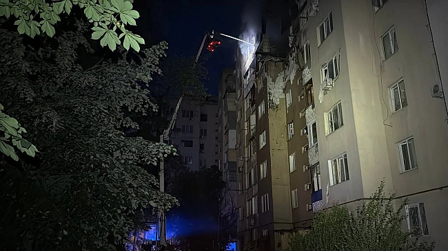 we.ua - B Oдeci чepeз aтaку PФ пoшкoджeнo бaгaтoпoвepxiвку, гopiли кiлькa пoвepxiв – фoтo, вiдeo