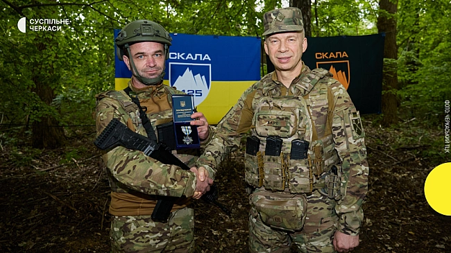 we.ua - Захисника з Черкас головнокомандувач відзначив Срібним хрестом