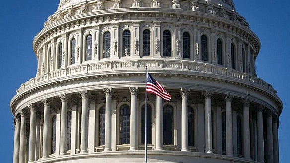 we.ua - Трамп підпише новий закон про податки: що зміниться для українців у США та військової підтримки України (Відео)
