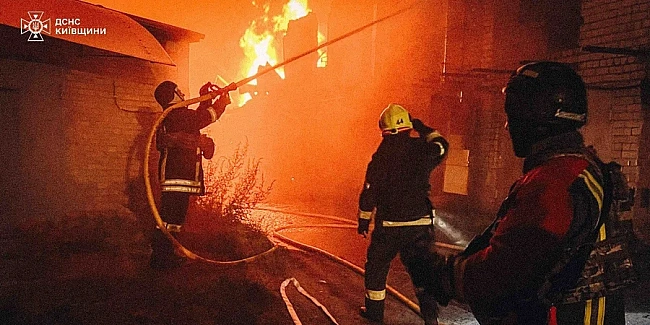 we.ua - У Фастівському районі Київщини внаслідок атаки РФ пошкоджено житловий та промисловий сектори — ДСНС
