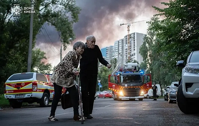 we.ua - Ніч терору в Києві: ДСНС показала наслідки повітряного удару по столиці
