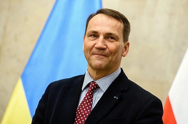 we.ua - Атака РФ пошкодила консульство Польщі у Києві: Сікорський висловив претензію Трампу