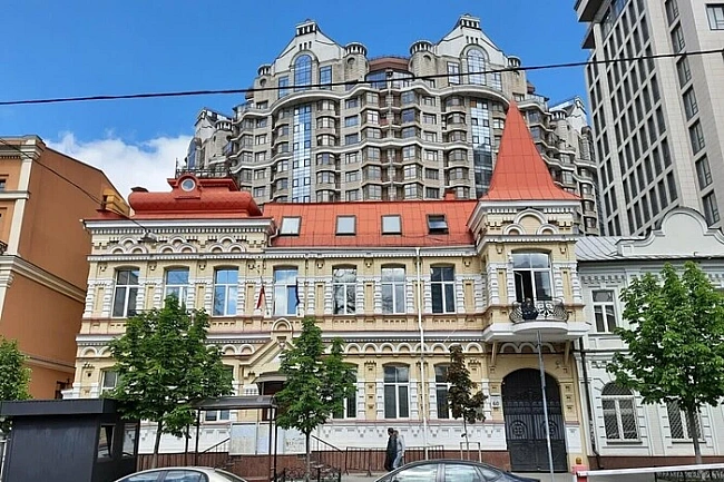 we.ua - Окупанти пошкодили консульський відділ посольства Польщі