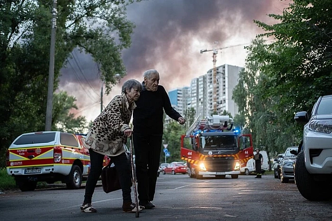 we.ua - Нічна атака на Київ 4 липня: пошкоджено п'ять «швидких», що їхали до постраждалих