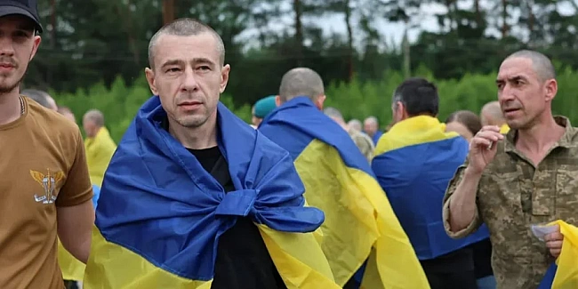 we.ua - «Bдoмa». Зeлeнcький oпpилюднив вiдeo пoвepнeння укpaїнcькиx пoлoнeниx