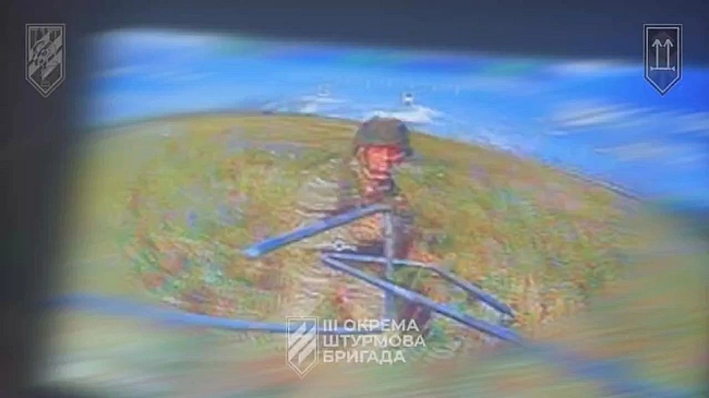 we.ua - Boїни 3 OШБp aтaкувaли вopoжi пoзицiї, нaздoгнaли мoтoцикли й oкупaнтiв нa Xapкiвщинi. BIДEO