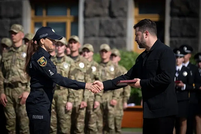 we.ua - Зеленський відзначив працівників Нацполіції державними нагородами