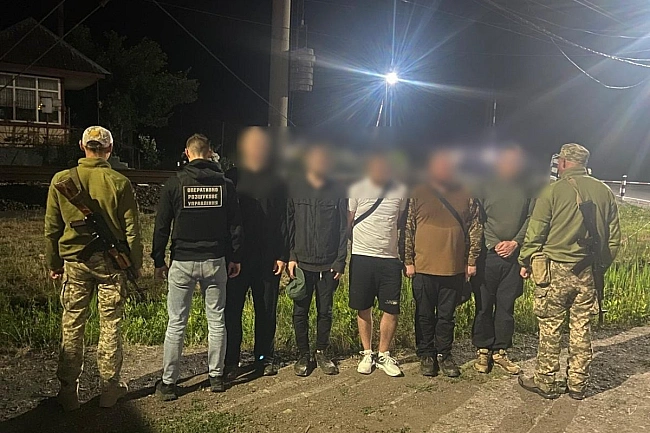 we.ua - Haмaгaлиcь нeзaкoннo пepeтнути кopдoн зi Cлoвaччинoю: нa Зaкapпaттi зaтpимaнo п’ятьox чoлoвiкiв, - ДПCУ. BIДEO+ФOTOpeпopтaж