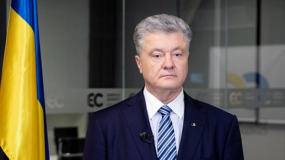 we.ua - Порошенку дорікнули в тому, що він так і не дав 100 тис. доларів на відновлення садиби Шухевича, які обіцяв ще у 2024 році