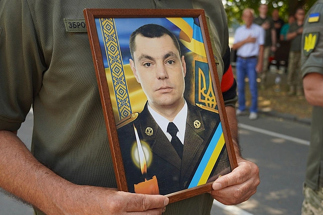 we.ua - В Ужгороді попрощалися із полеглим захисником Олександром Карповим