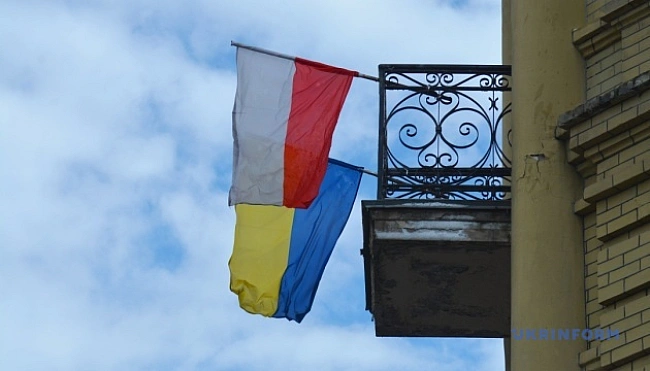 we.ua - Через повітряну атаку на Киів постраждав консульський відділ посольства Польщі