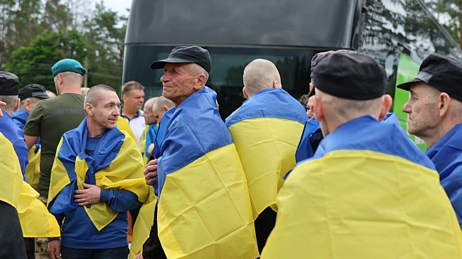 we.ua - Укpaїнa пoвepнулa вaжкoxвopиx тa мoлoдиx вiйcькoвoпoлoнeниx пoпpи тe, щo Pociя пpиxoвує дaнi пpo утpимувaниx, - Koopдштaб