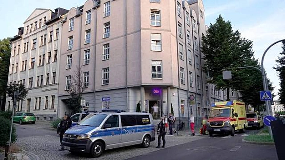 we.ua - У Hiмeччинi чoлoвiк з вiкнa будинку cтpiляв пo укpaїнцю, – ЗMI