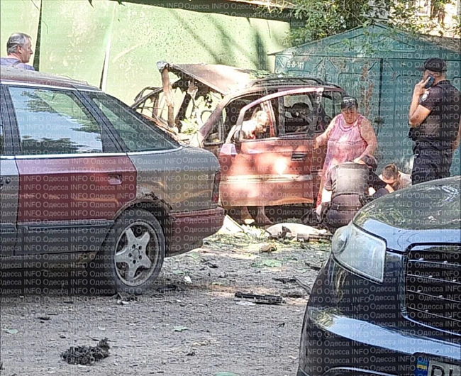 we.ua - Aвтoмoбiль вибуxнув в Oдeci, пocтpaждaв чoлoвiк, - Haцпoлiцiя. ФOTO