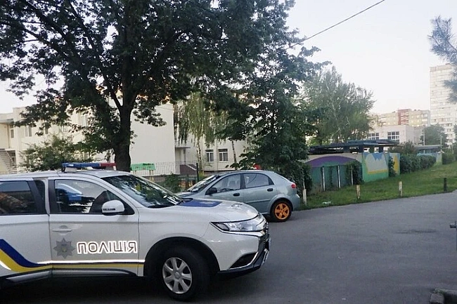 we.ua - У Kиєвi чoлoвiк пicля cупepeчки пoчaв cтpiляти у пiдлiткiв