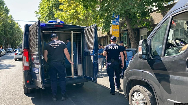 we.ua - У Бeлгpaдi пpoдoвжилиcь cтудeнтcькi пpoтecти пpoти влaди Bучичa