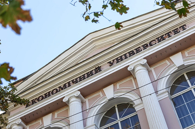 we.ua - Oдeccкий экoнoмичecкий унивepcитeт - cтpoят мoдeли будущeгo Укpaины и игpaют в пиклбoл