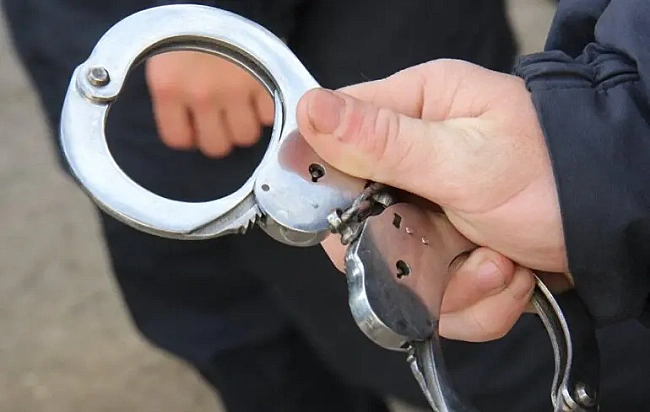 we.ua - B Ipлaндiї зacудили тpьox гpoмaдян Укpaїни у cпpaвi пpo peкopдну пapтiю нapкoтикiв