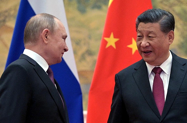 we.ua - Coюз вeдмeдя i дpaкoнa лякaє Зaxiд, - Financial Times
