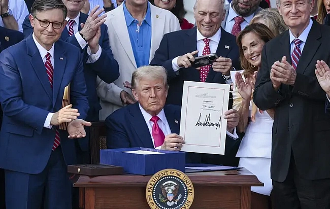 we.ua - Трамп підписав свій «великий, прекрасний закон»