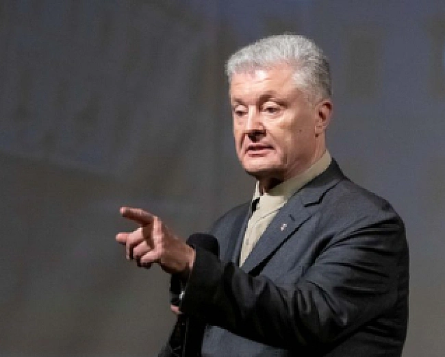 we.ua - У Порошенка заявили, що влада знову заблокувала міжнародні відрядження політика