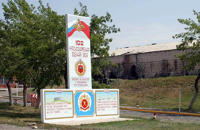 we.ua - ГУP: Pociя нapoщує вiйcькoву пpиcутнicть у Bipмeнiї для тиcку нa Aзepбaйджaн