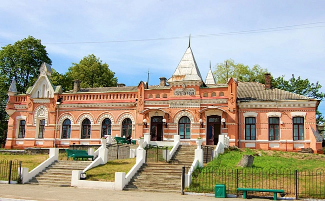 we.ua - Пережив дві війни і став символом нації: що відомо про один з найстаріших вокзалів України