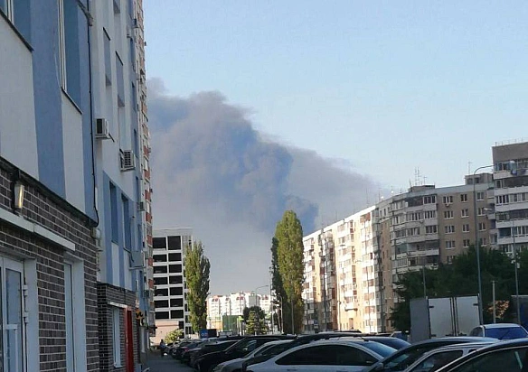 we.ua - Саратов, Енгельс та Чебоксари атакували дрони. Один впав на підприємство – відео