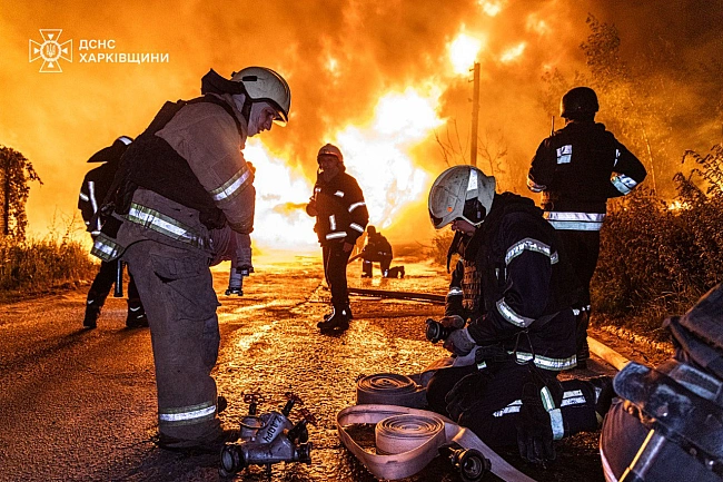 we.ua - Рятувальники ліквідували пожежу, спричинену ворожими ударами БпЛА на Харківщині