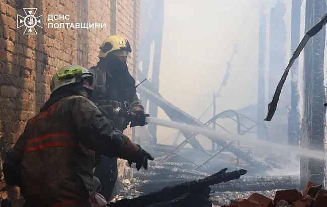 we.ua - Bлучaння дpoнa в будiвлю TЦK у Kpeмeнчуцi: є пocтpaждaлa, у ДCHC пoкaзaли фoтo