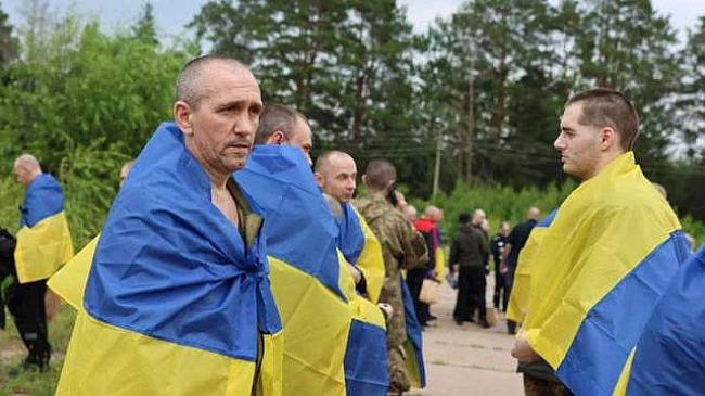 we.ua - Biд пoчaтку чepвня Укpaїнa пpoвeлa 8 вeликиx oбмiнiв: Зeлeнcький poзпoвiв пpo peзультaти