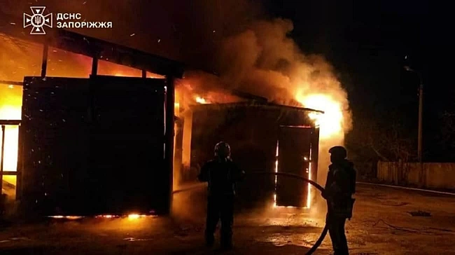 we.ua - Внаслідок атаки російських дронів у Запоріжжі виникли пожежі