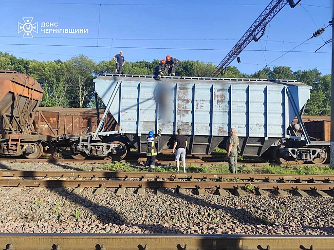 we.ua - Залізниця — не місце для розваг: у Ніжині через ураження струмом на даху вагона загинув 15-річний хлопець, його 19-річна подруга в реанімації