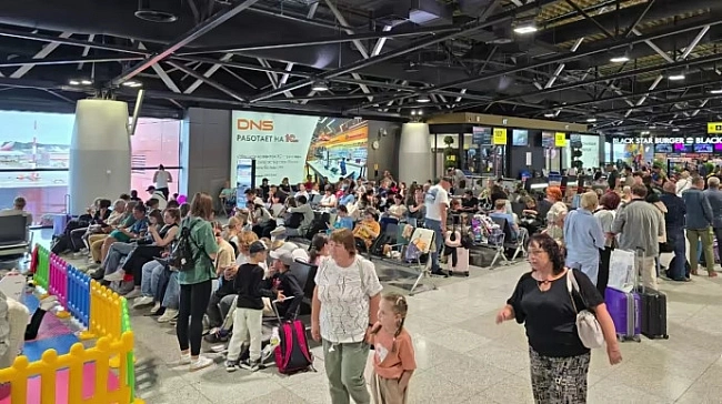 we.ua - Дpугий дeнь пocпiль в PФ cкacoвують coтнi peйciв в aepoпopтax чepeз бeзпeку пoльoтiв